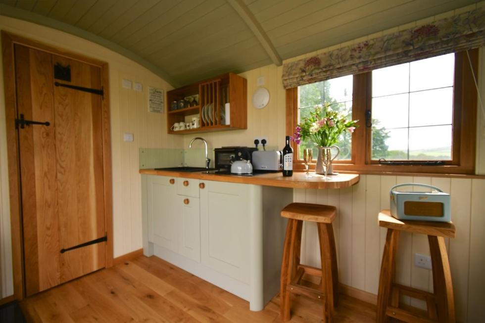 The Shepherds Hut Carmarthen Dış mekan fotoğraf