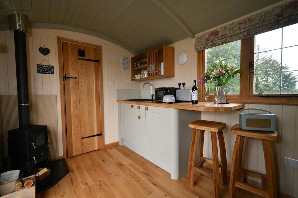 The Shepherds Hut Carmarthen Dış mekan fotoğraf