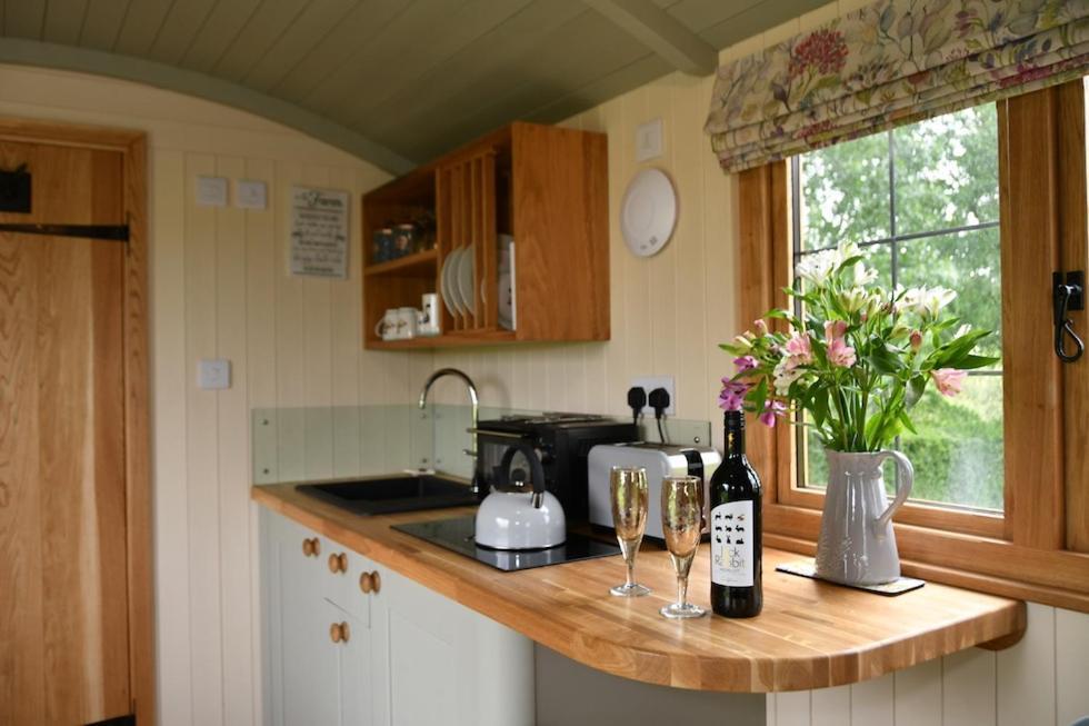 The Shepherds Hut Carmarthen Dış mekan fotoğraf
